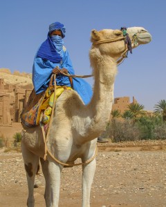 MOR 0778 Nomadic tuareq in front of kasbah